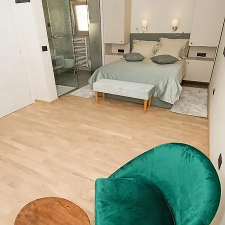 Fra&kat Pensionat Premantura